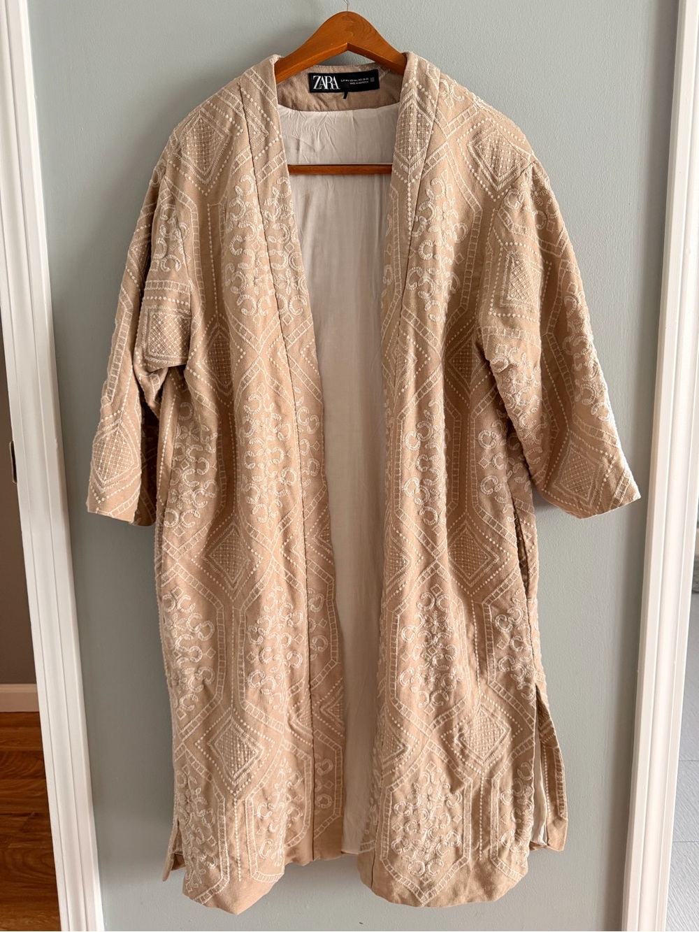 Zara Beige Embroidered M L Kimono